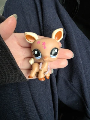 Littlest pet shop - Littlest pet shop figur, hjort, hasbro.  Finns fler i min profil för samfrakt. Jag har ca 200 st kvar så följ för att få notis när jag lägger upp.