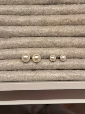 Pärlörhängen 2-par - 2-par pärlörhängen i 2 olika storlekar🙌🏼