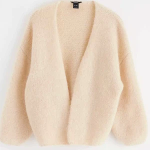 Lindex beige kofta  - Lite nopprig, men annars fint skick. 