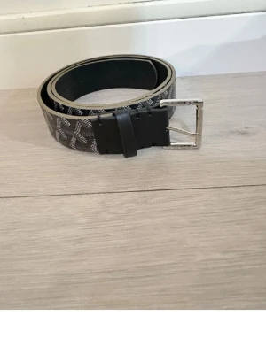 Fendi bälte  - Jätte finte Fendi bälte passar alla 