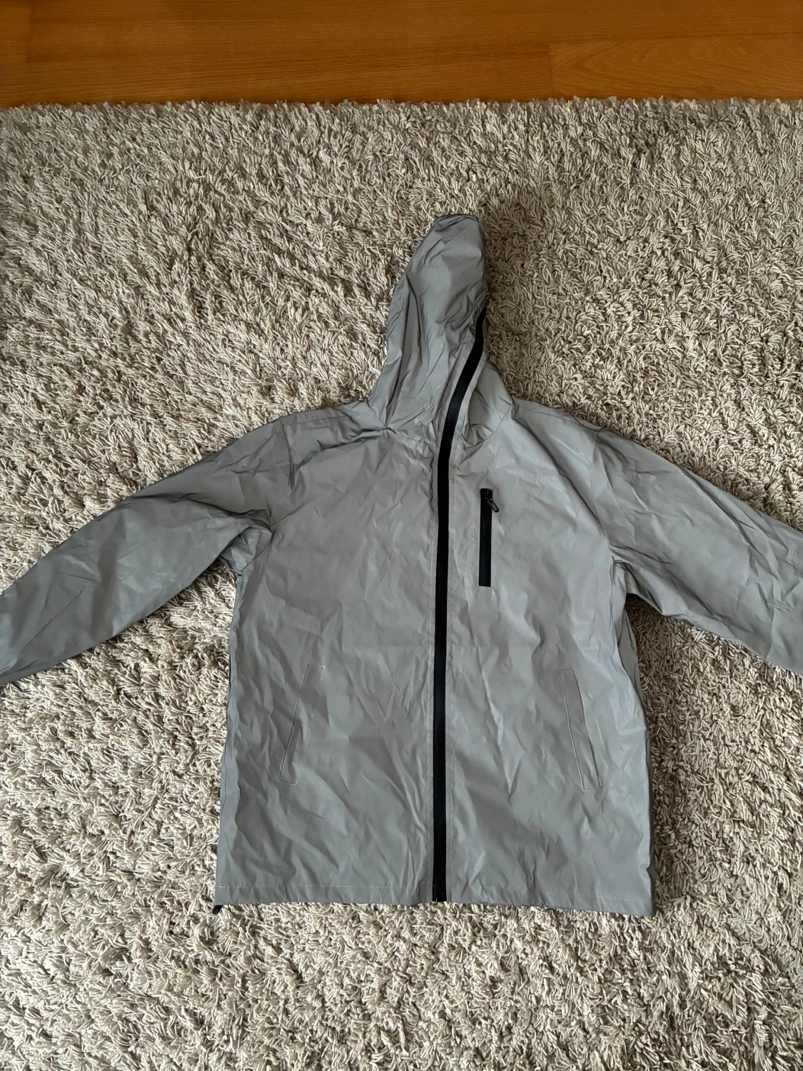 Grå vindjacka med huva - 1