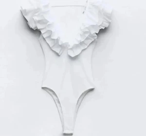 volangbody - så fin populär body från zara som tyvärr inte kommer till användning. kom gärna med prisförslag!!💞