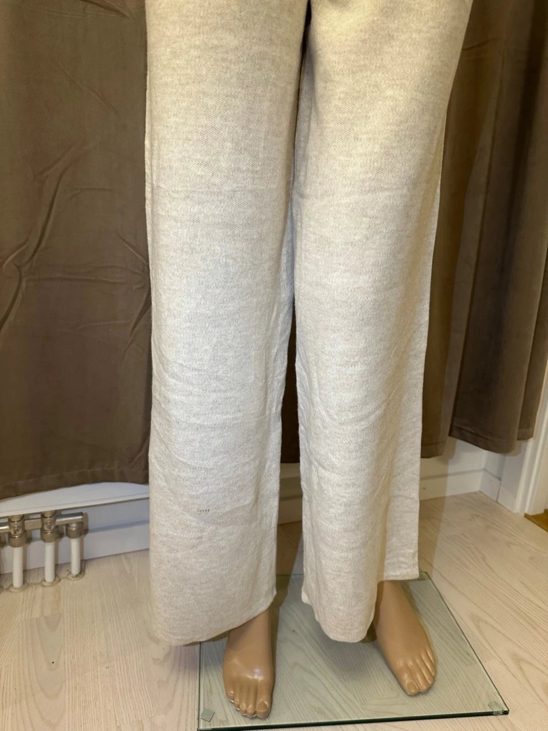 Beige stickad väst med guldknappar - 3