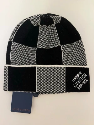 LV mössa - Oanvänd, skickas inom kort tid