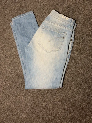 Dondup George - Ljusblå dondup George jeans | Storlek 33 | Skick 9/10 | Vid frågor tveka ej på att skriva!