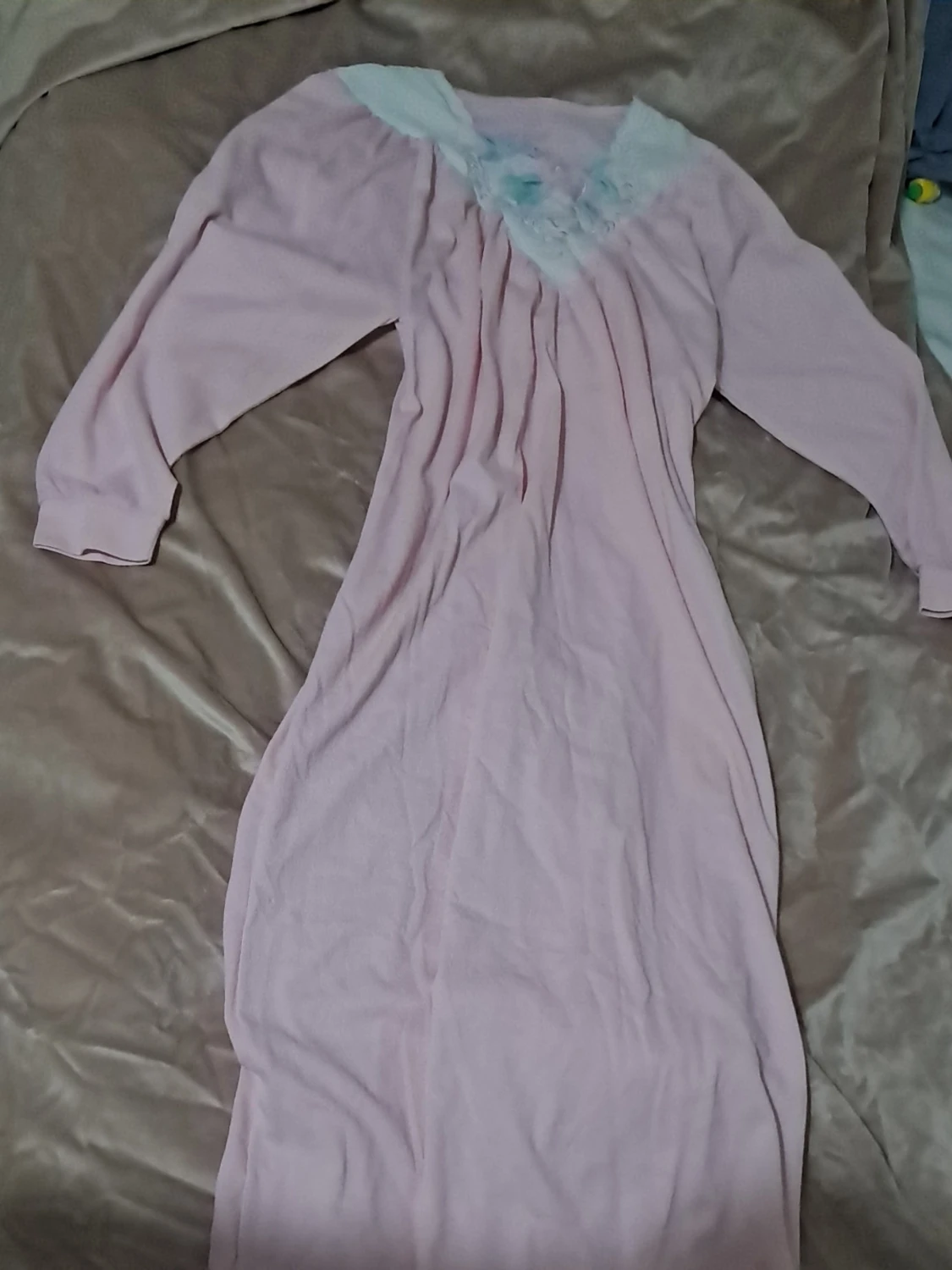 Ljusrosa långklänning med spets