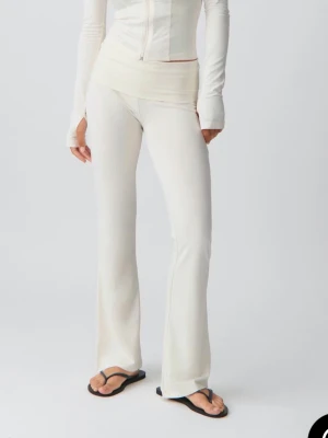 Vita yougapants - Har ej kommit t andvändning nypris ca 350 från Gina ❤️