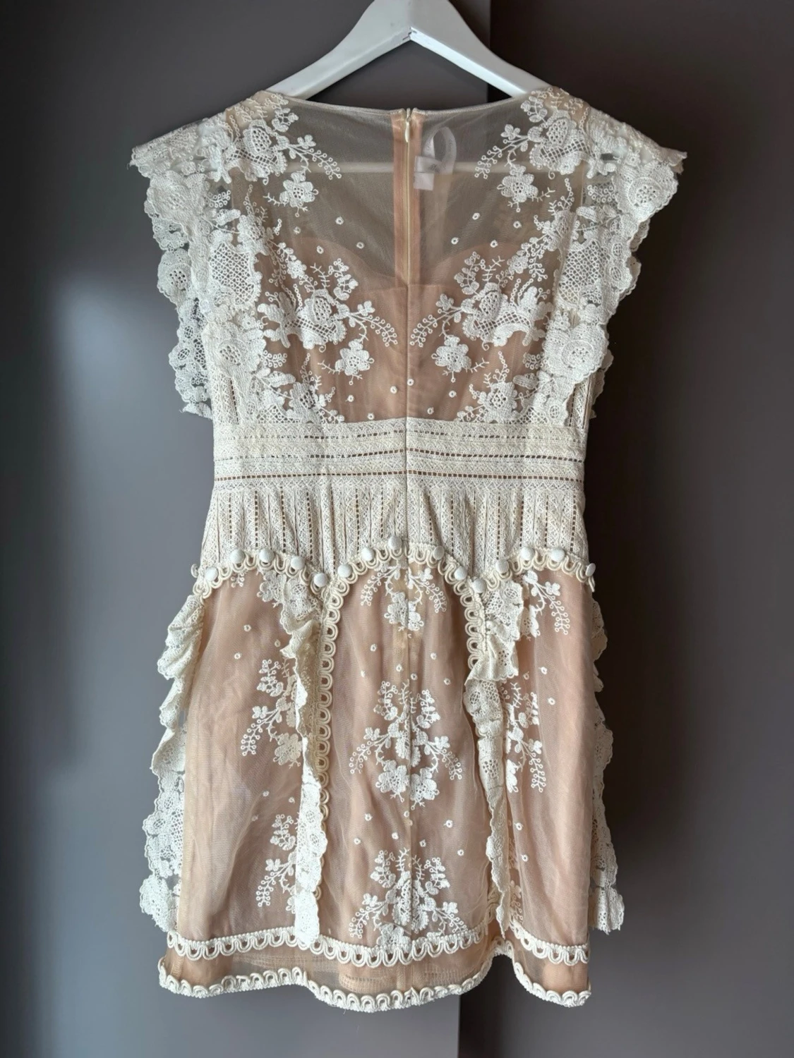 Oanvänd klänning från Miss Rosier  - 3