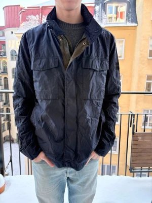 Hugo BOSS jacka - Snygg Hugo boss jacka. Sjukt stilren och grym passform!      ⭐️Modellen är 187cm⭐️