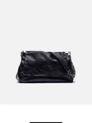 Väska från Zara - Populär väska från Zara, rymmer mycket.