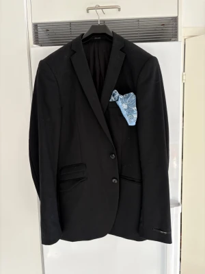 Tiger of Sweden kavaj - Kavaj från tiger of Sweden, svart! Knappt använd. Storlek L. Säljer för 200kr