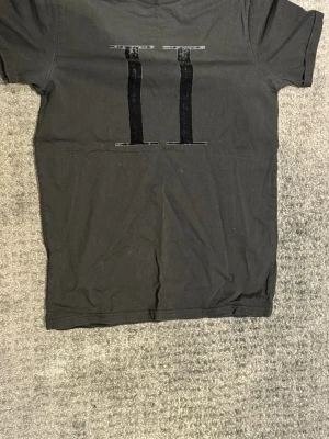 Två tshirts en från Les deux och en från Nike - Två T-shirts en från Nike en från Les Deux 