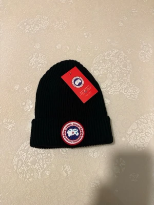 Canada goose mössa - Helt nytt oanvänt canadagoose mössa som gör dig varn och bekväm under vintern
