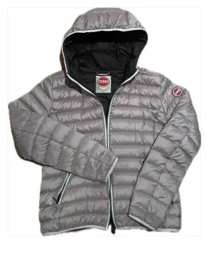 Colmar jacka - Superfint skick, inga defekter.  Strl S Fler Colmarjackor i min profil Hör av er om ni har frågor