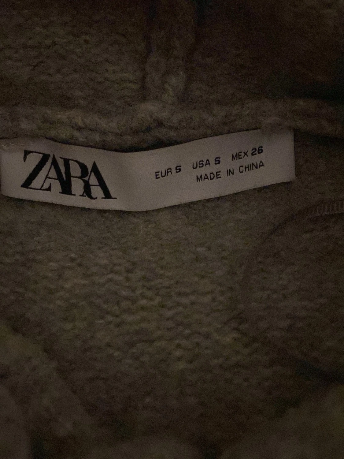 Grå sticka hoodie från Zara - 1