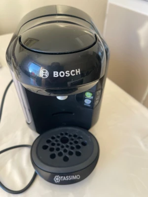 bosch - hej, nu säljer jag min caffemaskin.Den är knappast använd och är i fantastiskt skick. skriv via mer frågor 