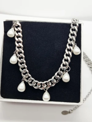 Stilfullt halsband med pärlor  - Kedjetjocklek-9mm .Nickelfri. Högkvalitativ rostfritt stål 316 .