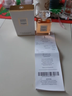 Coco Mademoiselle EdP Intense 50ml - Chanel Coco Mademoiselle Eau de Parfum Intense, 50 ml. En ikonisk doft i elegant förpackning, perfekt för dig som vill ha något exklusivt och trendigt. Inköpt på Sephora. 1.1 kopia inte äkta 