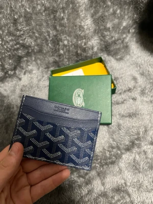 Snygg mönstrad plånbok - Snygg plånbok med mönster, kommer med box, aldrig använd, skriv vid frågor!