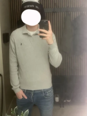 Polo Ralph Lauren merinoull pike - Tjena! Säljer nu min långärmade polo Ralph Lauren piké i storlek M, tröjan är i merinoull och är i väldigt bra skick, skriv för minsta fundering
