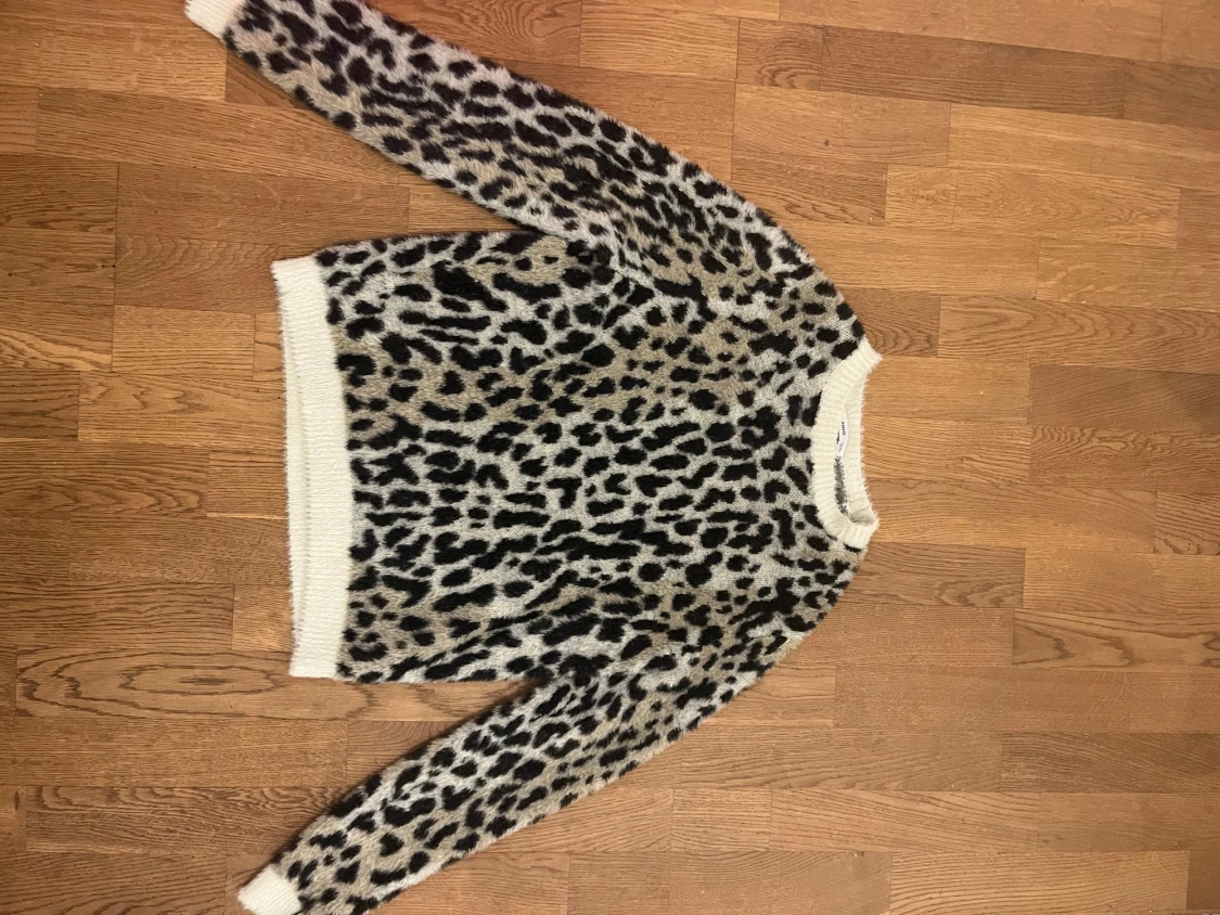 Leopardmönstrad fluffig tröja mango - 1