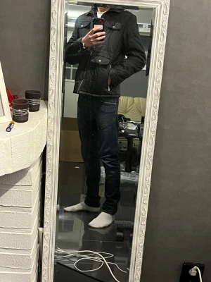 Field jacket - Field jacket i storlek L - fint skick - passar mer M skulle jag säga - 299kr