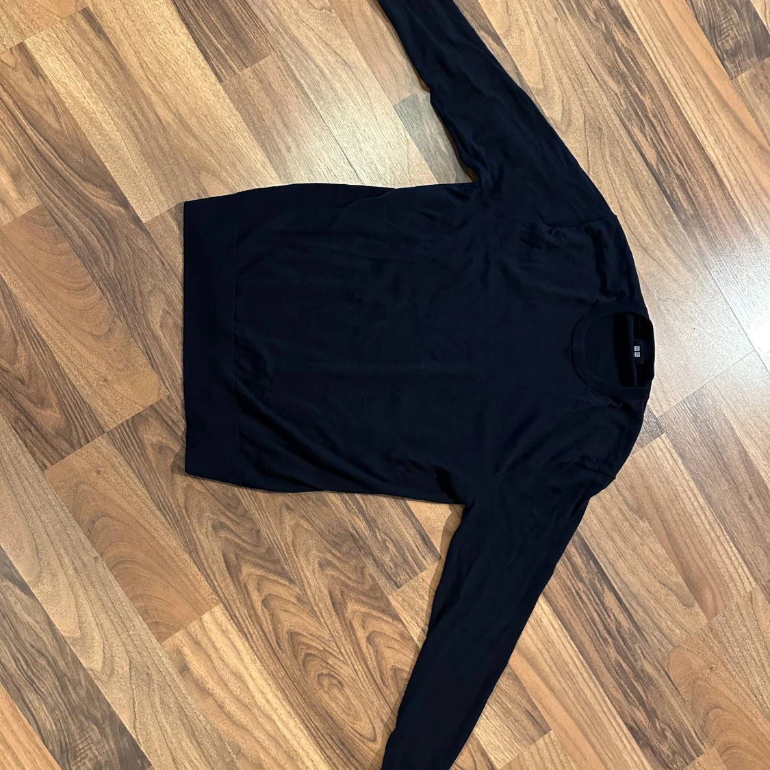 Mörkblå merinoulltröja från Uniqlo storlek M - 3