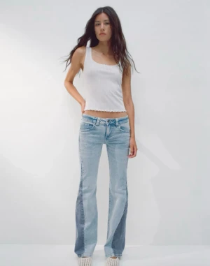 Bootcut jeans - Så coola jeans med prislapp kvar. Storlek xxs!!  Är du intresserad och vill ha egna bilder är de bara o skriva✨ går tyvärr inte ner i pris mer på den här då de är nya. 