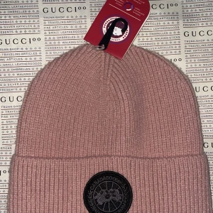 Canada goose black patch  - Fin vintermössa från Canada goose splitterny! Finns i Göteborg. Onesize / unisex 