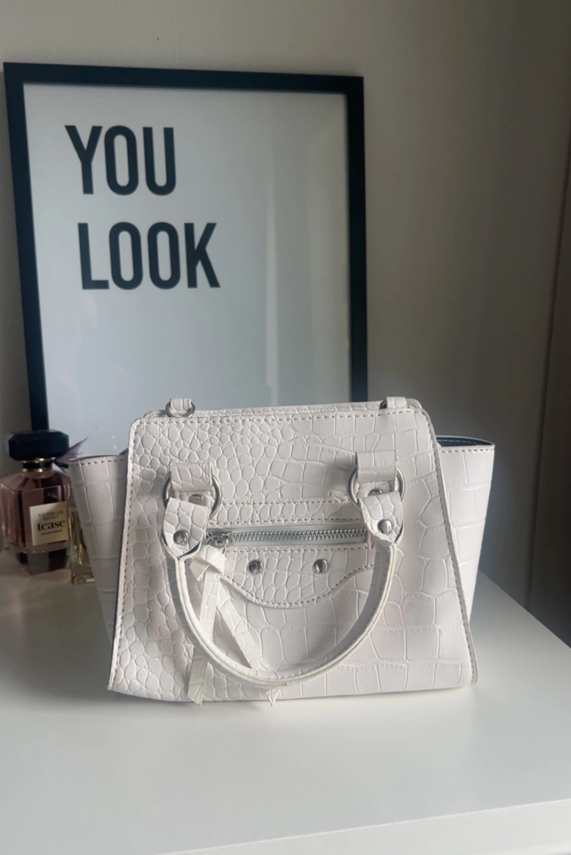 Jättesnygg vit handväska  - 2