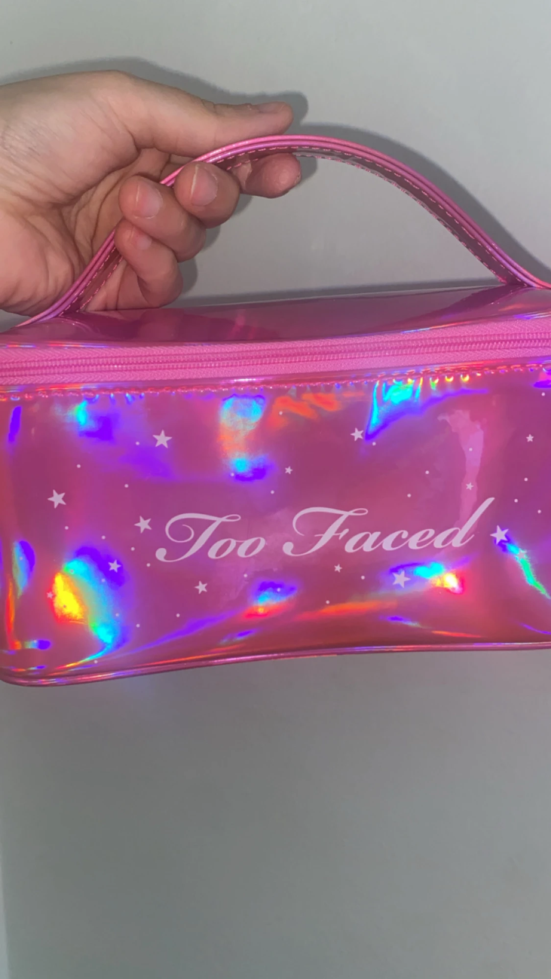 Rosa holografisk väska från Too Faced