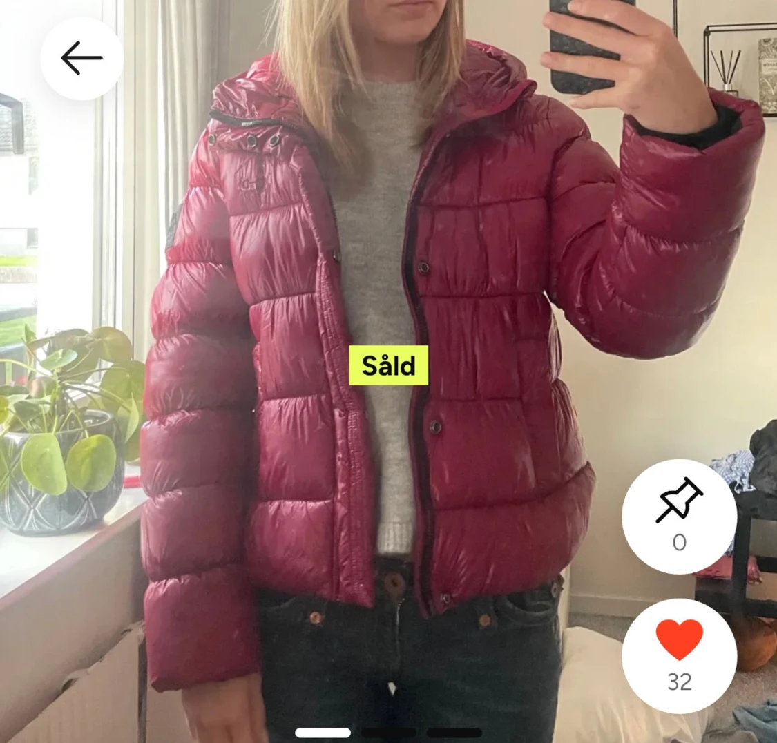 Vinröd pufferjacka från superdry