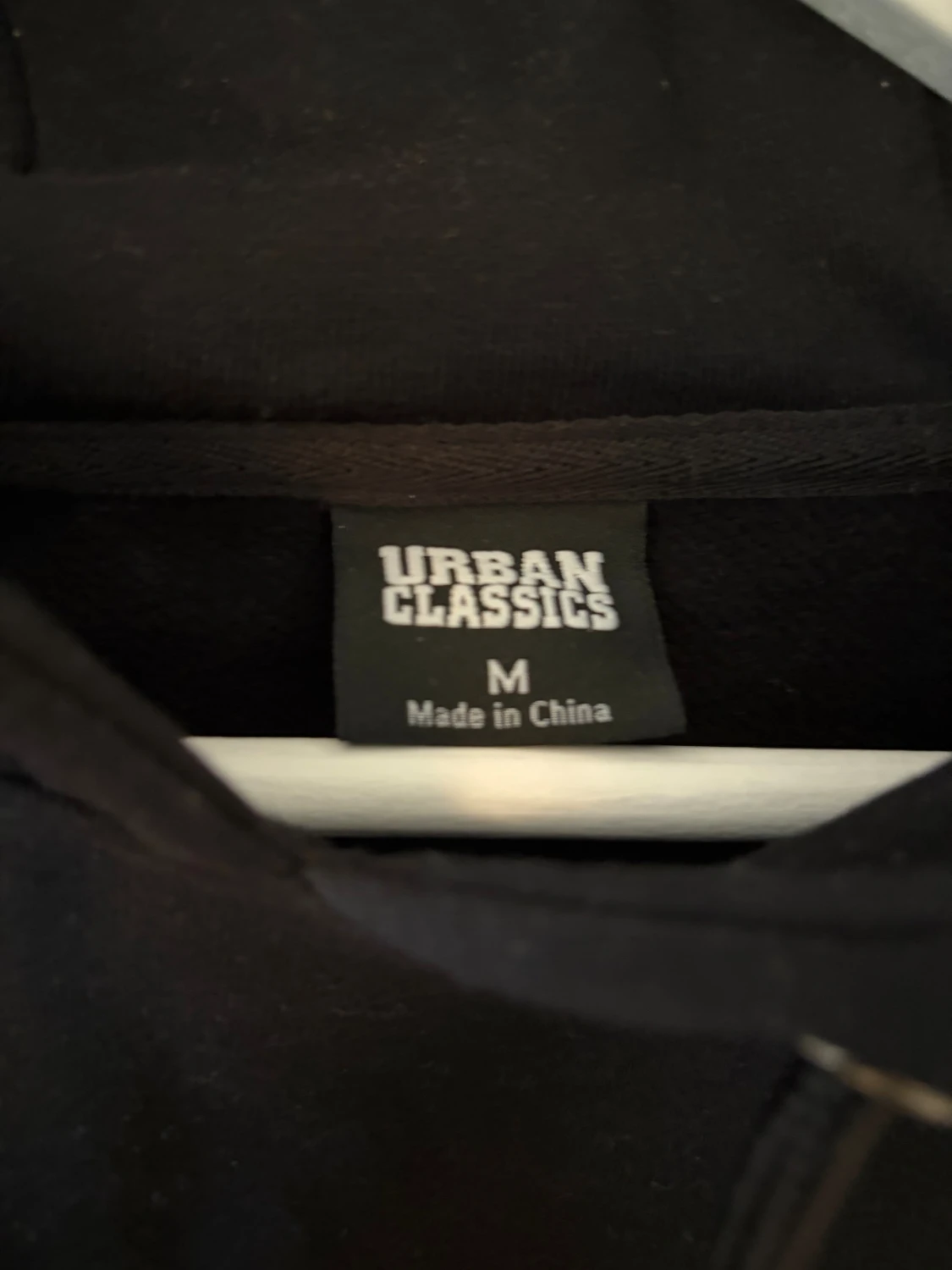 Svart hoodie från Urban Classics M - 1