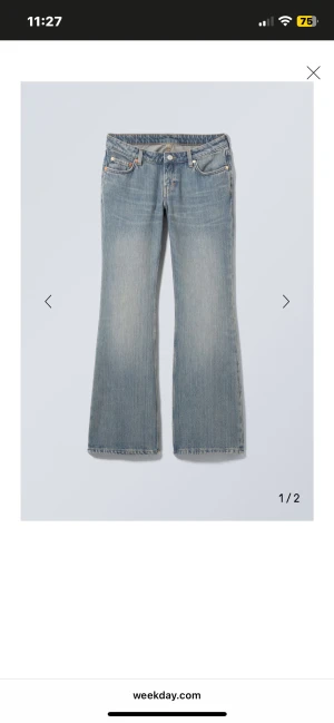 Helt nya jeans från weekday i modellen Nova strl 26/32 - Säljer ett par helt nya jeans med lappen kvar i färgen trove blue. Kan skicka fler bilder!
