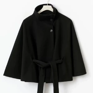 Poncho kappa  - Säljer min poncho kappa från Gina som är i helt nyskick.