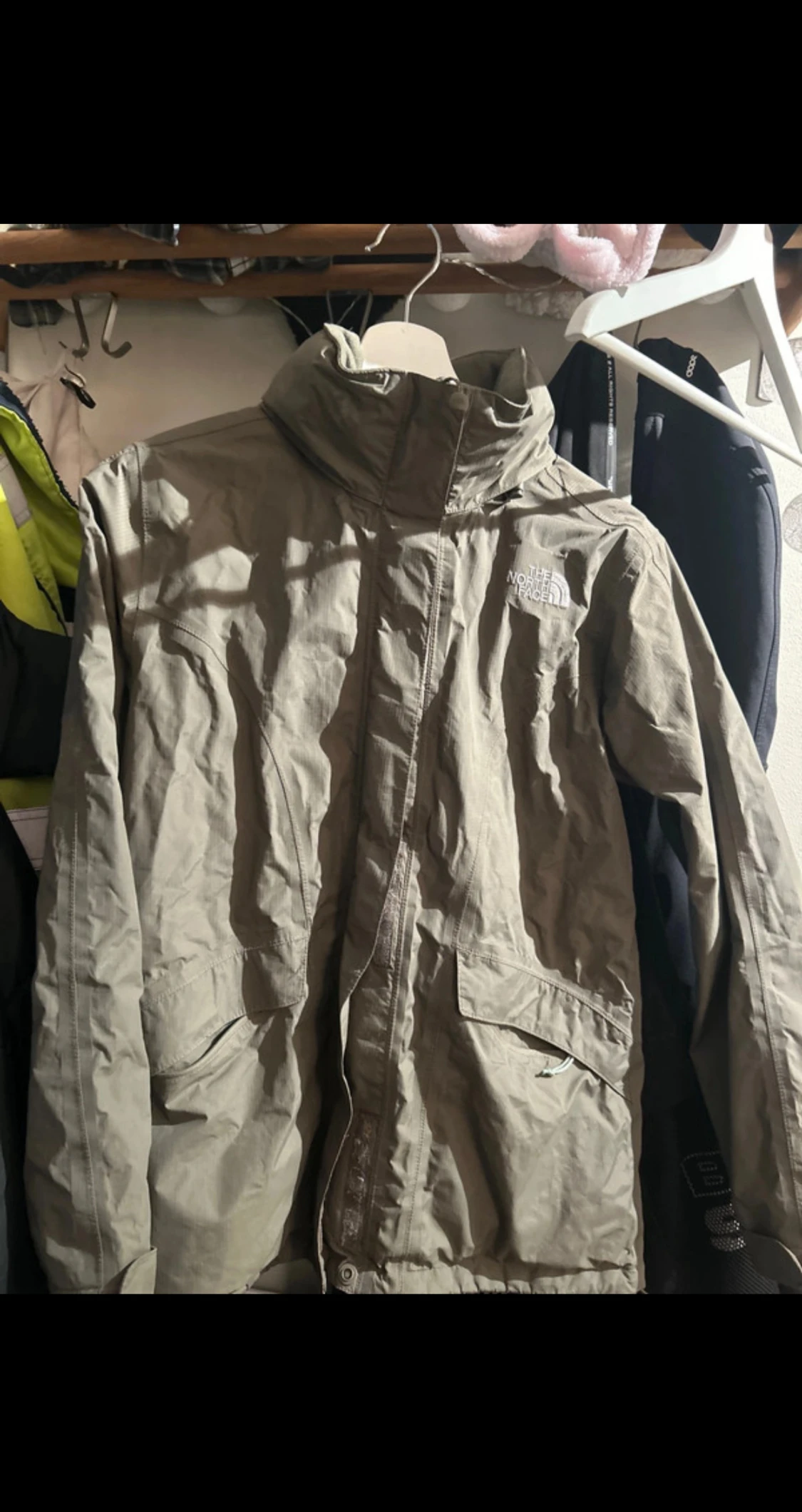 Beige vindjacka från The North Face