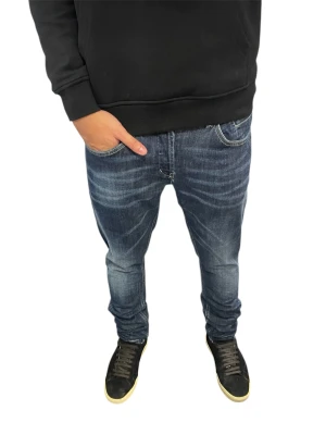 Dondup George jeans  - Blå Dondup George jeans. Mycket bra skick. Storlek 31 passar dig mellan 175-185 ungefär. Modellen är 173cm, 64kg. Pris kan diskuteras!!