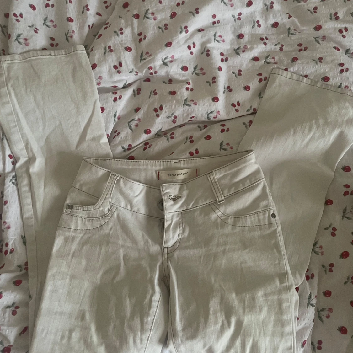 Vita bootcut jeans från Vero Moda - 2