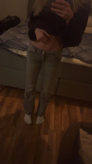 Lågmidjade jeans - Lågmidjade jeans, nyskick passar mig som är 165