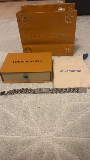 Louis Vuitton bracelet - Tveka ej! Priset kan diskuteras