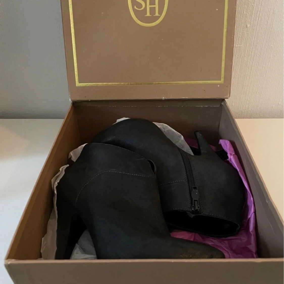 Svarta stövletter med klack från italienska ASH - 1