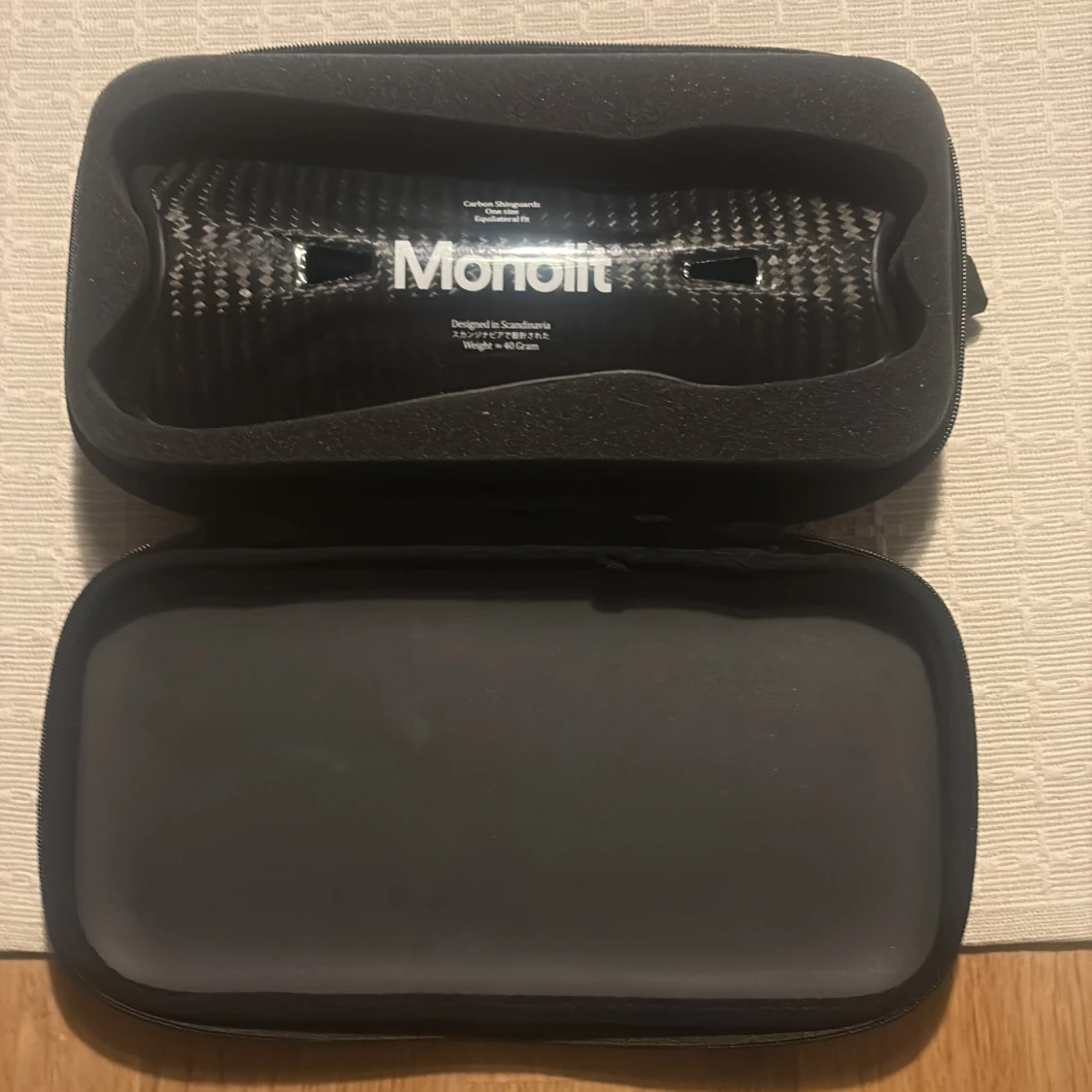Monolit Carbon Shinguards - 1
