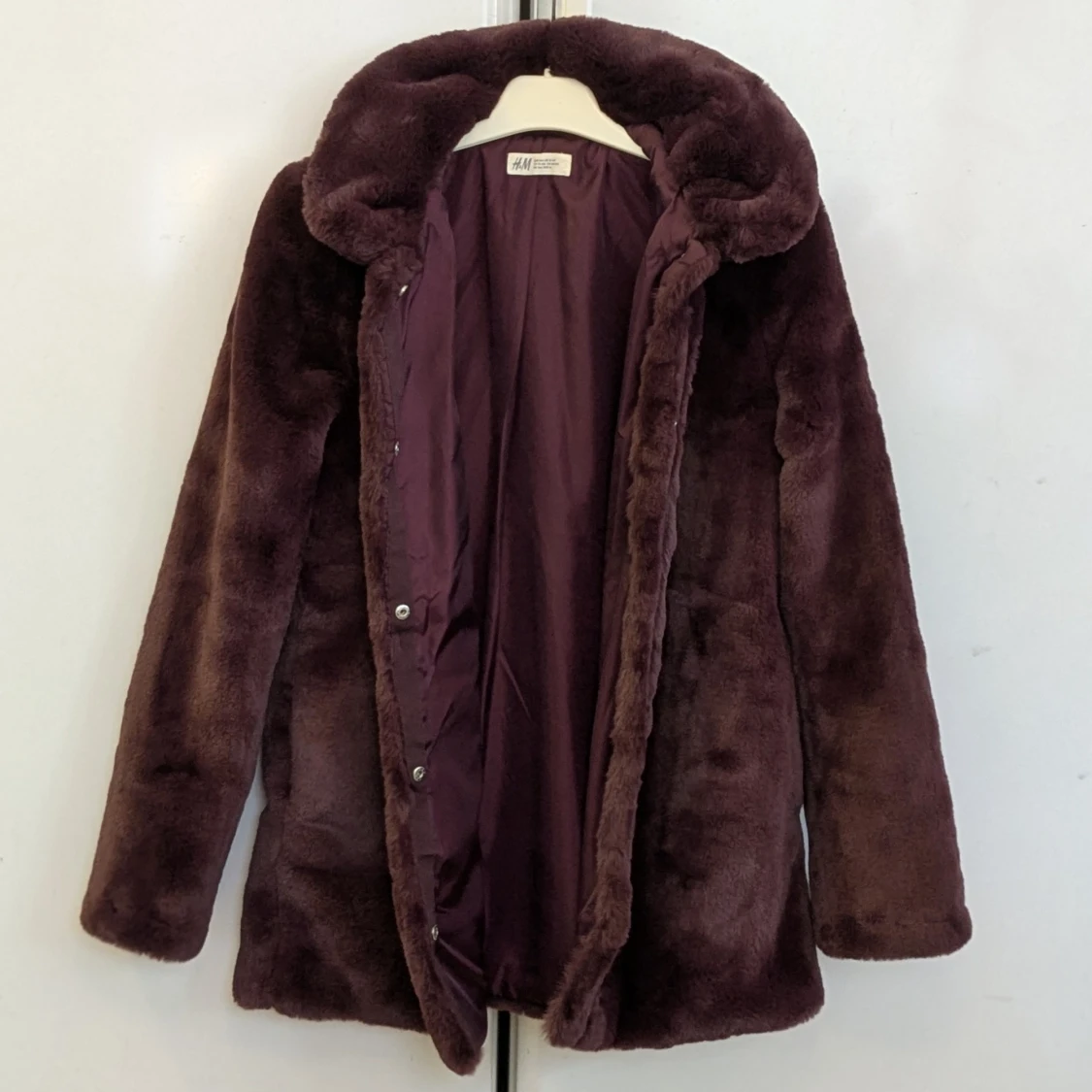 Burgundy / mörk lila fuskpälsjacka från H&M - 1