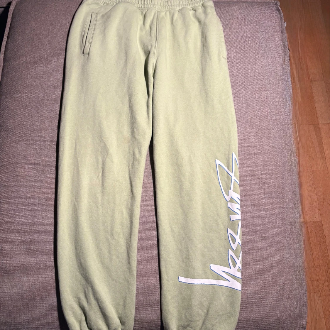 Stüssy ljusgröna mjukisbyxor