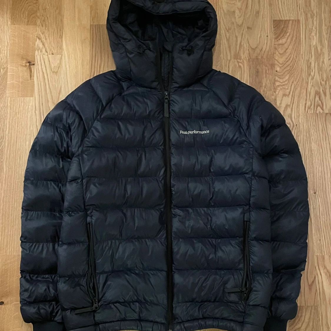 Mörkblå vinterjacka Peak Performance storlek S