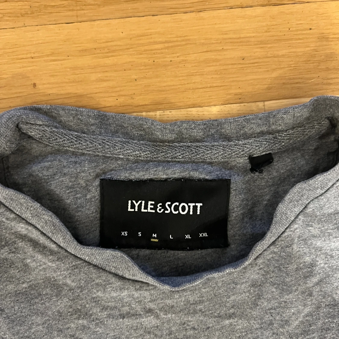 Grå t-shirt från Lyle & Scott, M - 2