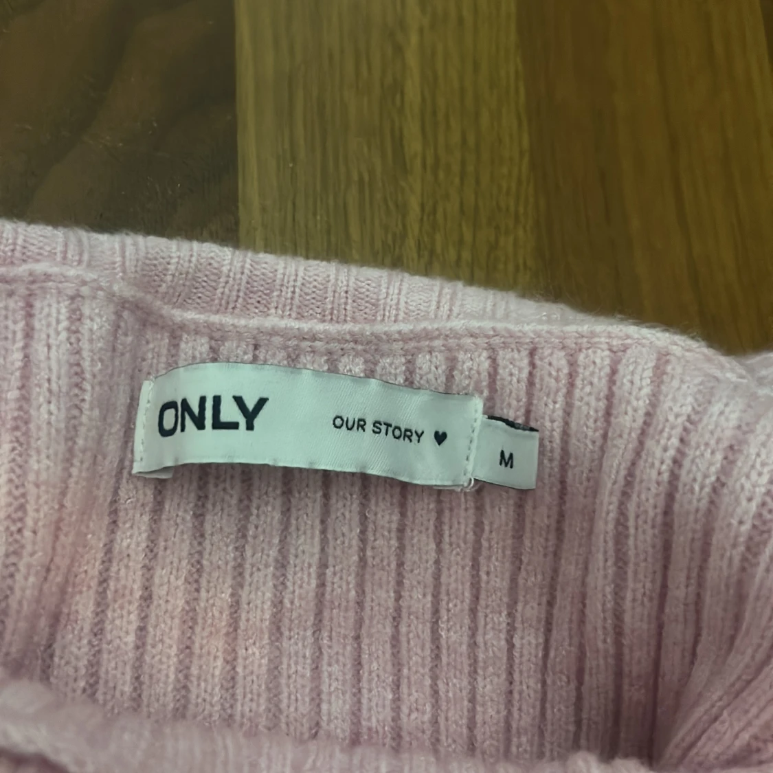 Rosa ribbad stickad tröja från ONLY - 2