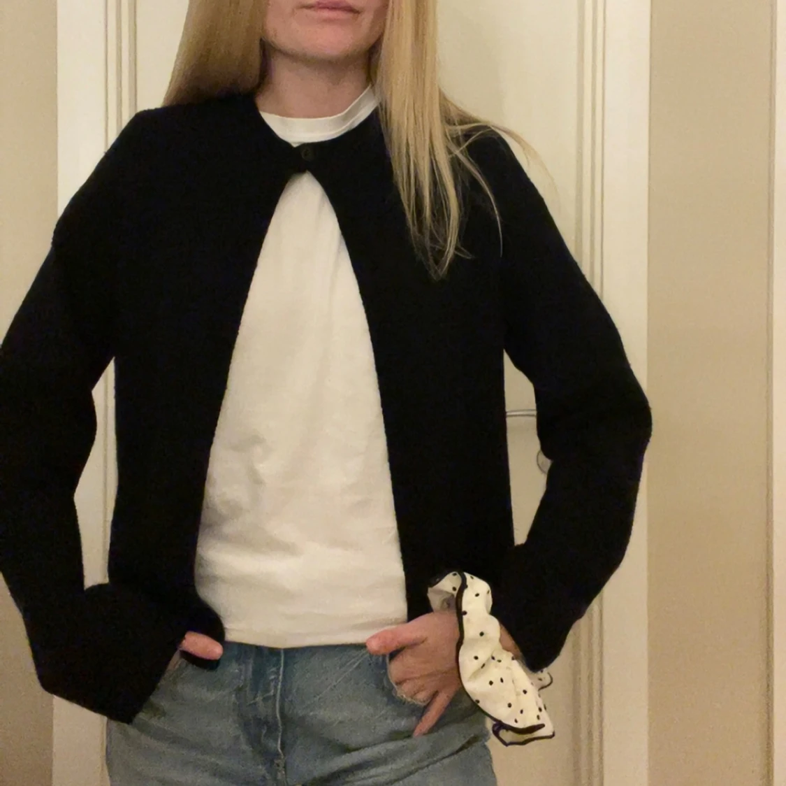 Svart cardigan jacka med knapp