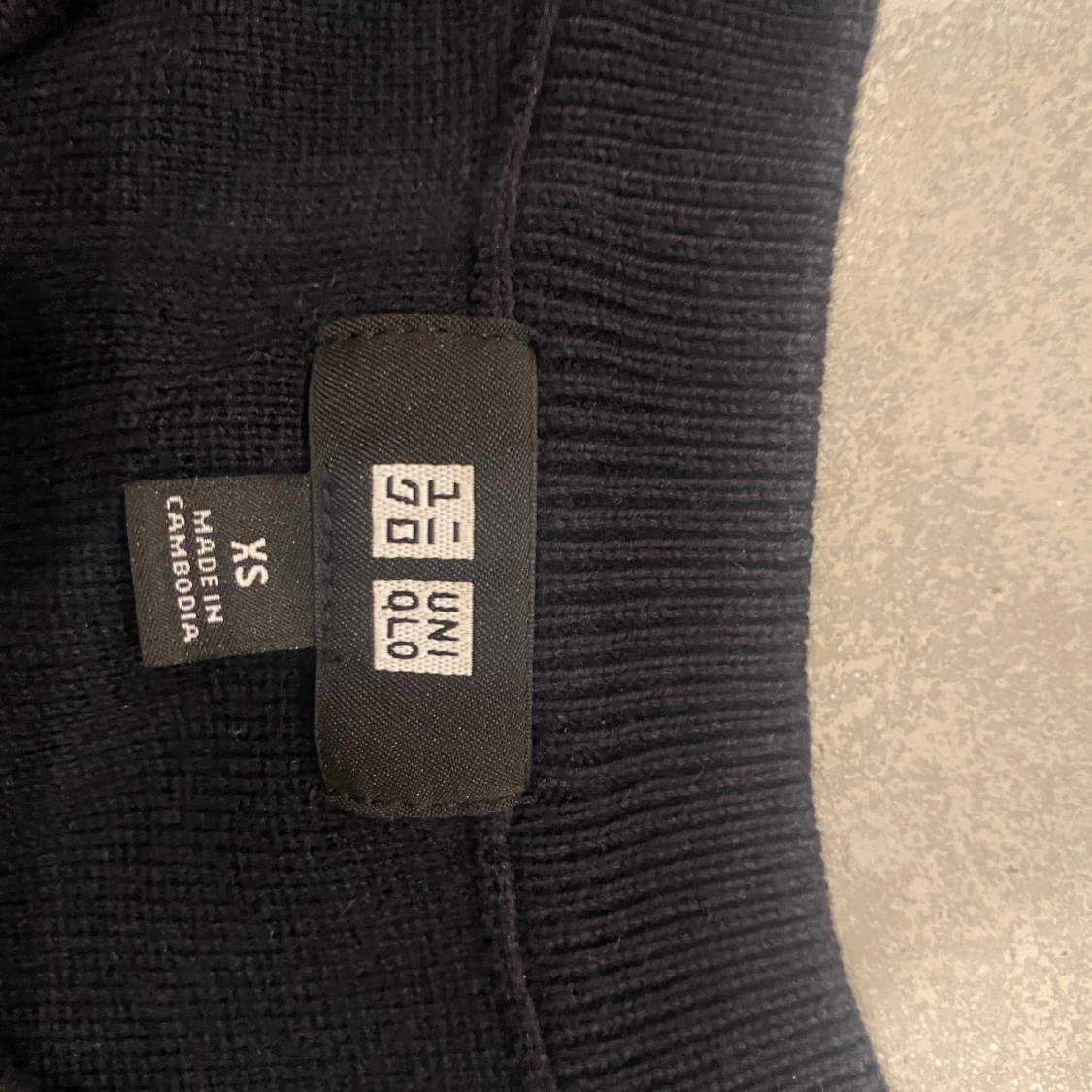 Marinblå stickad tröja från Uniqlo XS - 2