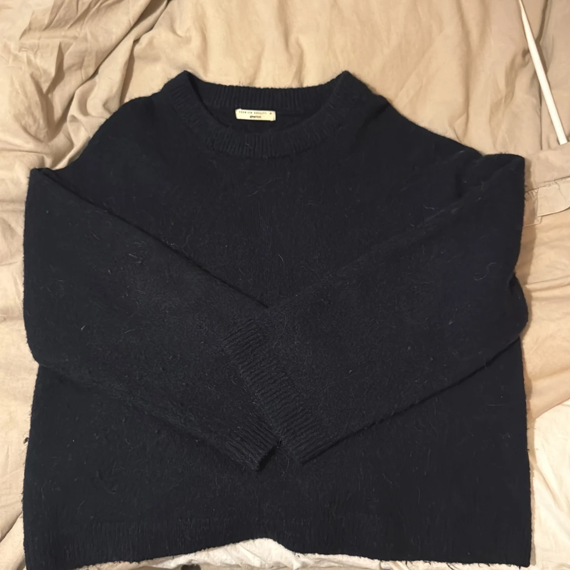 Mörkblå stickad tröja Gina Tricot